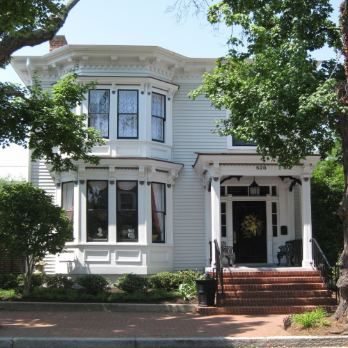 1890 Caroline House historic bed and breakfast in Fredericksburg Virginia